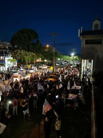 Biriba e profe Lourdes s�o reeleitos em Bar�o