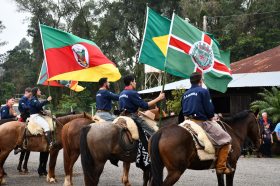 Chama Crioula � recebida no CTG Quer�ncia da Serra