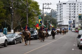 Chama Crioula � recebida no CTG Quer�ncia da Serra