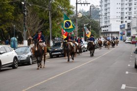 Chama Crioula � recebida no CTG Quer�ncia da Serra