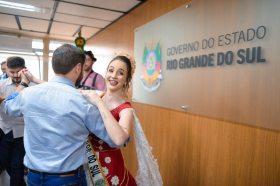 Comitiva da 15� Festur anima Porto Alegre com convite festivo para o evento que ser� em novembro