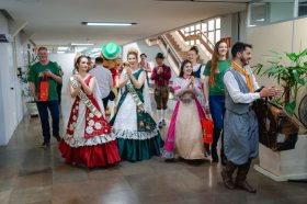 Comitiva da 15� Festur anima Porto Alegre com convite festivo para o evento que ser� em novembro