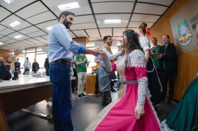 Comitiva da 15� Festur anima Porto Alegre com convite festivo para o evento que ser� em novembro