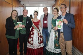 Comitiva da 15� Festur anima Porto Alegre com convite festivo para o evento que ser� em novembro