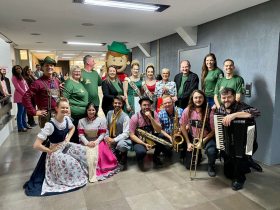 Comitiva da 15� Festur anima Porto Alegre com convite festivo para o evento que ser� em novembro