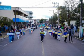 Desfile cvico celebra Independncia do Brasil e 30 anos da Festur em Salvador do Sul