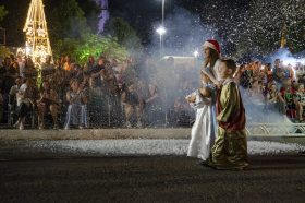 Desfile Natalino encanta S�o Pedro da Serra com luz, cor e emo��o