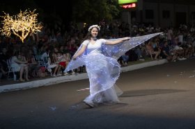 Desfile Natalino encanta S�o Pedro da Serra com luz, cor e emo��o