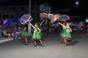 Desfile Natalino encanta S�o Pedro da Serra com luz, cor e emo��o