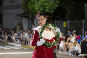 Desfile Natalino encanta S�o Pedro da Serra com luz, cor e emo��o