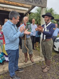 Extino da Chama Crioula encerra a Semana Farroupilha em Salvador do Sul