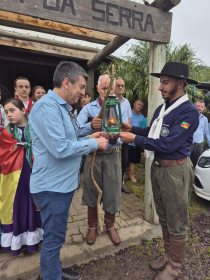 Extino da Chama Crioula encerra a Semana Farroupilha em Salvador do Sul