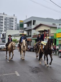 Extino da Chama Crioula encerra a Semana Farroupilha em Salvador do Sul