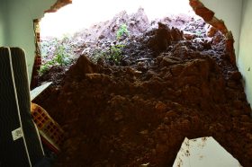 Fam�lia perde casa e vive drama