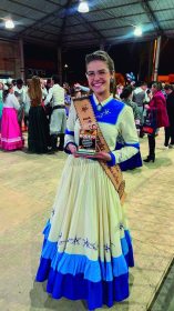 Fernanda Petry � a primeira solista salvadorense a participar da final do Enart na categoria