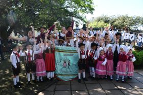 Festival Vokstanzgruppe von Kappesberg em Salvador do Sul teve grupos folcl�ricos da regi�o