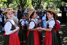 Festival Vokstanzgruppe von Kappesberg em Salvador do Sul teve grupos folcl�ricos da regi�o