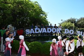Festival Vokstanzgruppe von Kappesberg em Salvador do Sul teve grupos folcl�ricos da regi�o