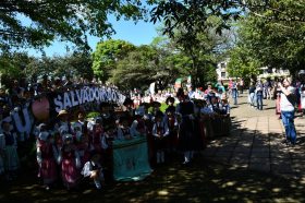Festival Vokstanzgruppe von Kappesberg em Salvador do Sul teve grupos folcl�ricos da regi�o
