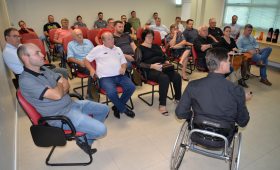 Languiru ir� descontinuar algumas atividades produtivas e intensificar� negocia��es de parceria e venda de unidades