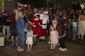 Nem a chuva apagou a magia: S�o Pedro da Serra celebra a abertura oficial do Natal F� e Arte