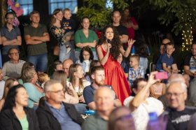 Nem a chuva apagou a magia: S�o Pedro da Serra celebra a abertura oficial do Natal F� e Arte