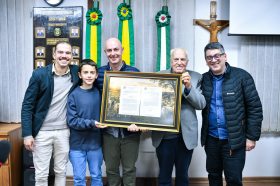 Nilson Vier recebe Mo��o de Honra ao M�rito por contribui��o ao agroneg�cio de Salvador do Sul