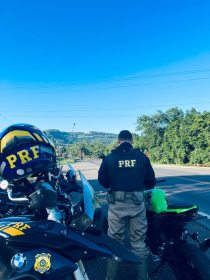 PRF realiza opera��o de fiscaliza��o de motociclistas em Montenegro