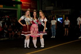 Primeiro desfile de Natal tem grande p�blico em Salvador do Sul
