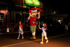 Primeiro desfile de Natal tem grande p�blico em Salvador do Sul