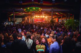 P�blico recorde no show da Ana Castela, em Marat�