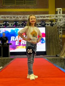 Representantes de S�o Pedro da Serra participam da Final Regional do Rei e Rainha Estudantil em Feliz