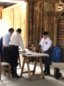 Representantes do CTG Quer�ncia da Serra concorrem a prenda juvenil e pi� da 15�RT