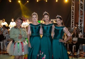 S�o Pedro vive a magia do Desfile Natal F� e Arte