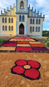 Tradicionais tapetes de Corpus Christi s�o confeccionados