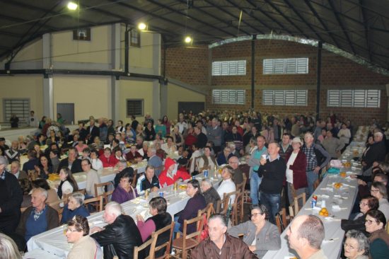 Dia 27 ser� realizado almo�o especial dos av�s