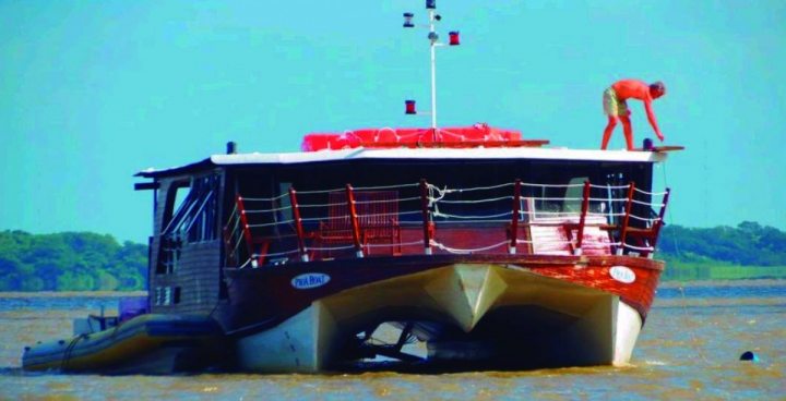 Passeio de catamar� � a novidade tur�stica do Vale do Ca�