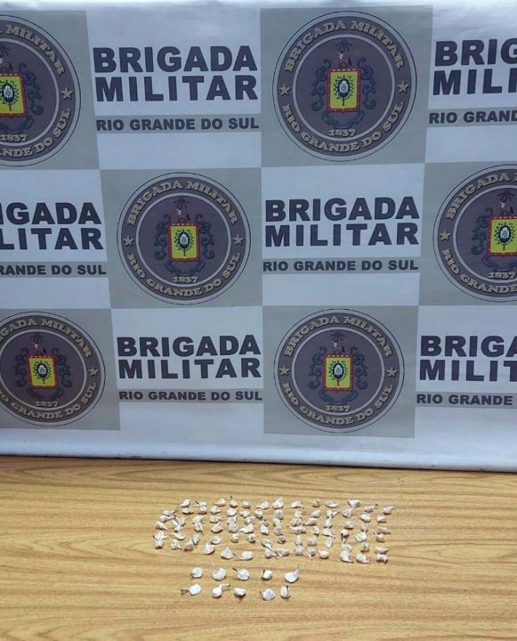 Traficante � preso em flagrante no bairro Linha do Meio