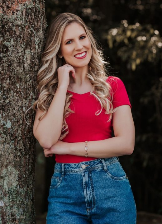 Conhe�a a candidata a soberana de Salvador do Sul Paola Gossenheimer