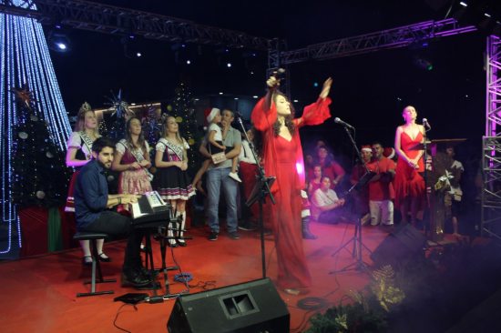 Primeiro desfile de Natal tem grande p�blico em Salvador do Sul