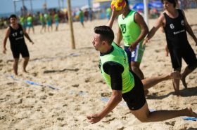 Em Bar�o, competi��es de v�lei de areia e futev�lei decidem quem representar� o munic�pio na final do Circuito Ver�o Sesc de Esportes, em Torres