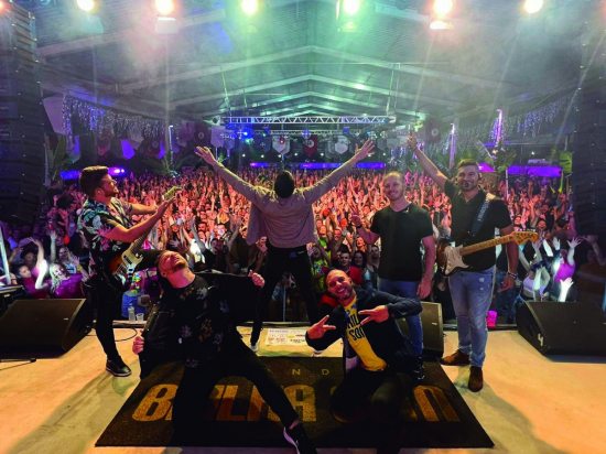 Asca volta com for�a total