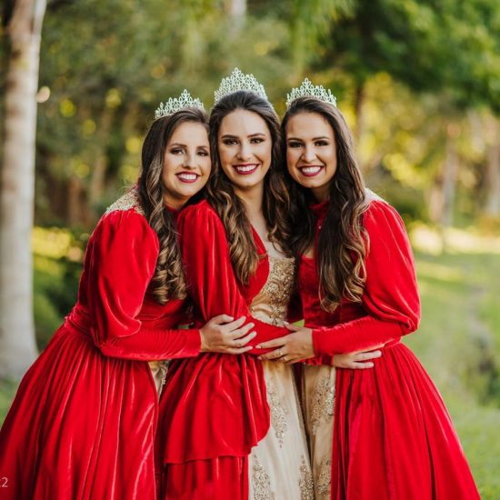 Nove candidatas concorrem a soberanas de Bar�o