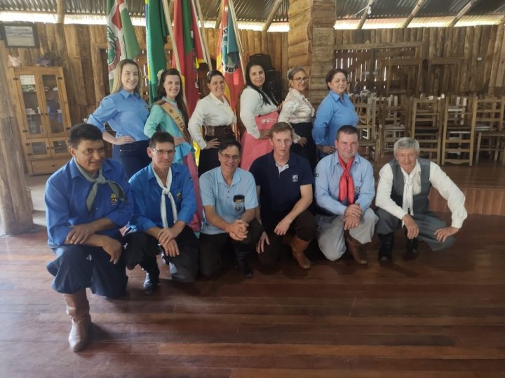 Francisco Santos segue na patronagem do CTG Quer�ncia da Serra