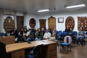 Apae realiza assembleia