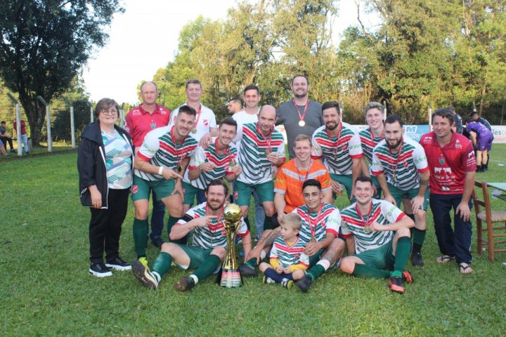 Poca Bola e Campestre Baixo s�o os campe�es do Municipal de Futebol 7