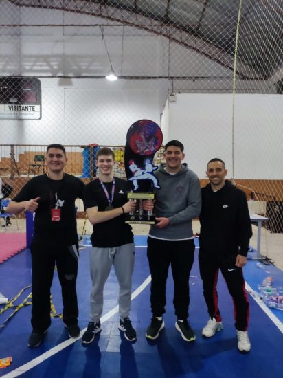 Salvadorenses levam ouro em festival internacional de taekwondo