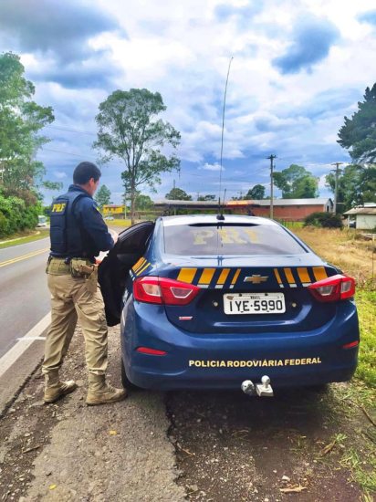 PRF prende caminhoneiro foragido da Justi�a em Garibaldi