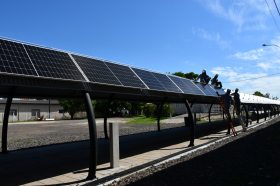 Instala��o de placas solares inicia no parque municipal