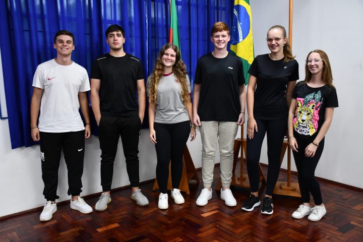 Gr�mio estudantil volta na escola S�o Salvador